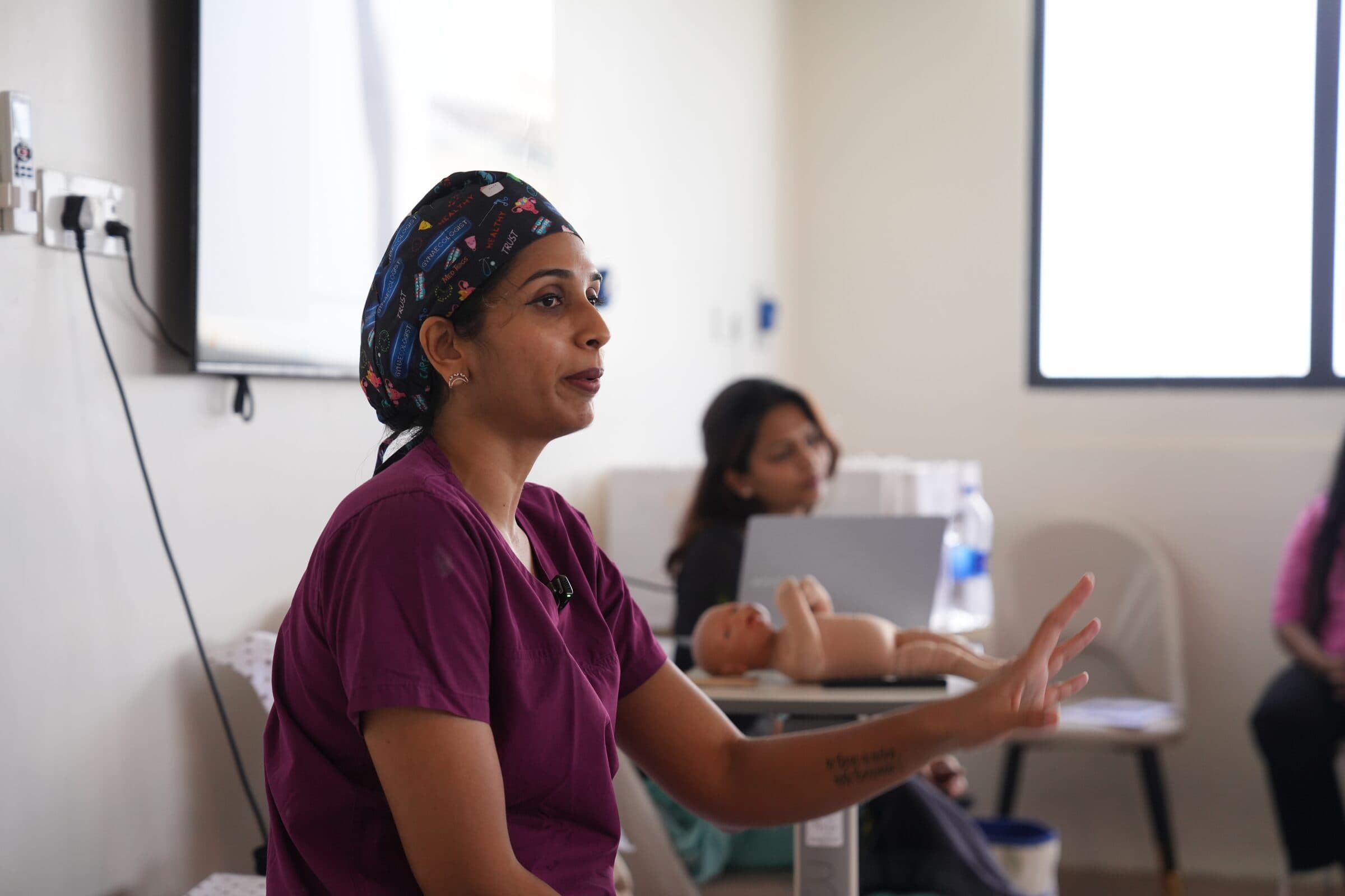 Doctor speaking with families during a birth preparation workshop.